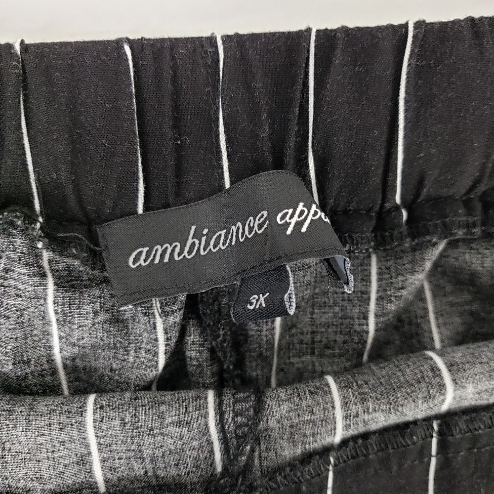 Back Pinstripe Loose Ankle Pants - Picture 4 of 4